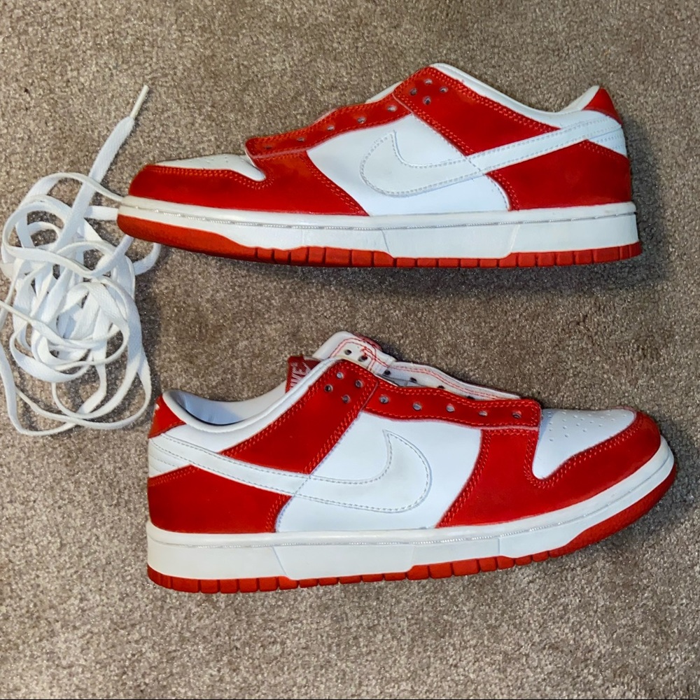 Red Nike dunks